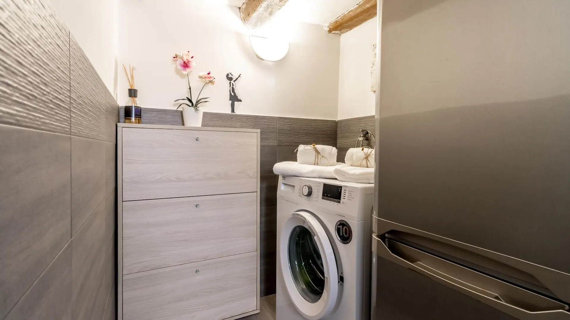 Charming Frescoed Loft Apartamento Bolonha