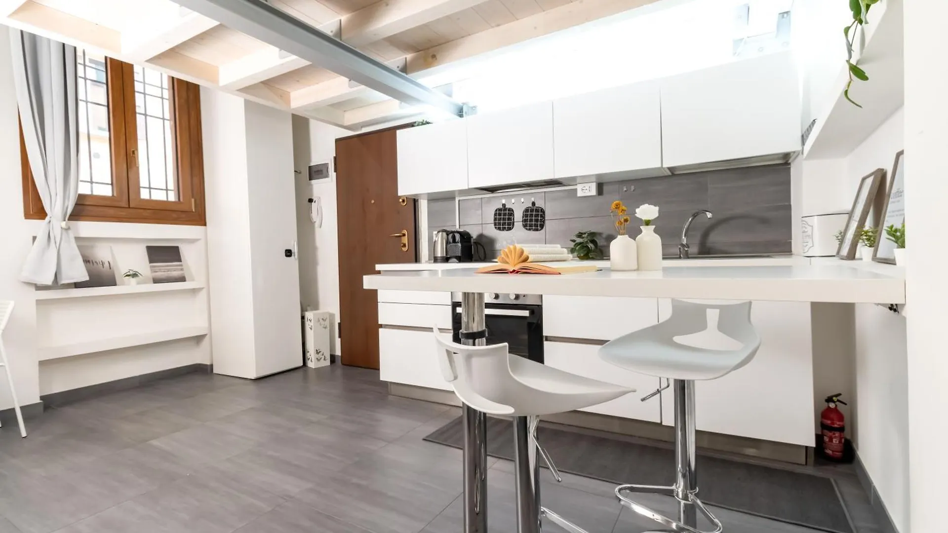 Charming Frescoed Loft Apartamento Bolonha